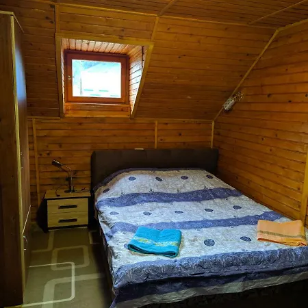 У Оксани Guest House Kvasy Exterior photo